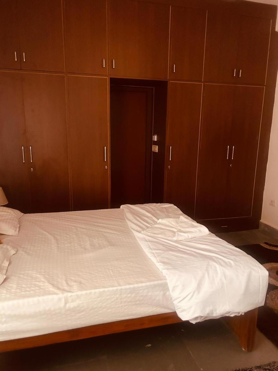 The English Gaon 4 Bhk 보팔 외부 사진