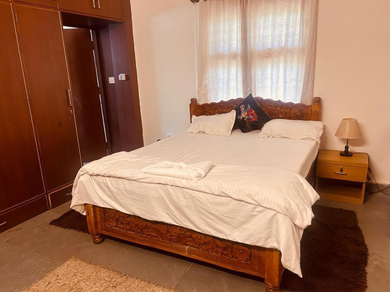 The English Gaon 4 Bhk 보팔 외부 사진