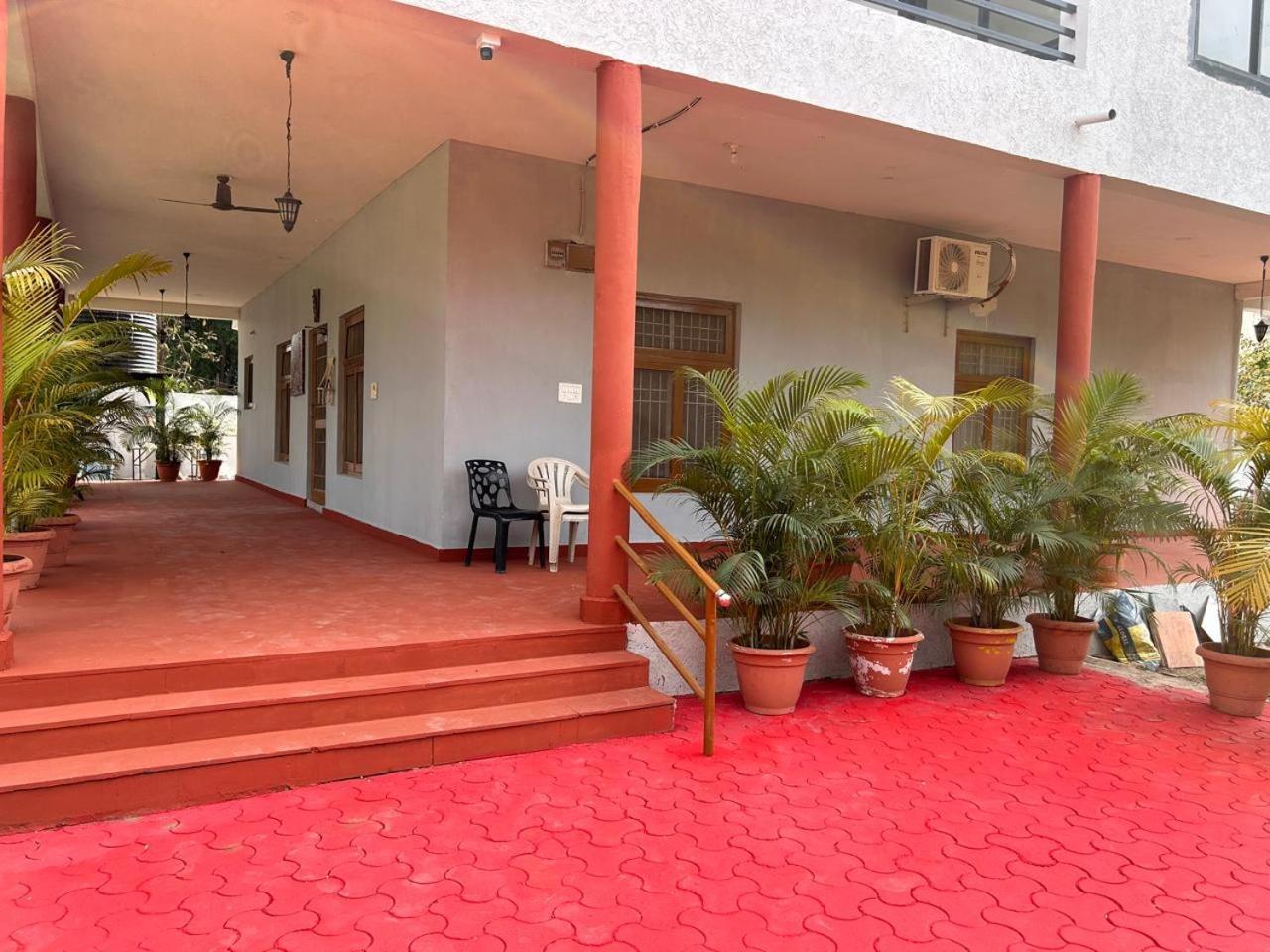 The English Gaon 4 Bhk 보팔 외부 사진